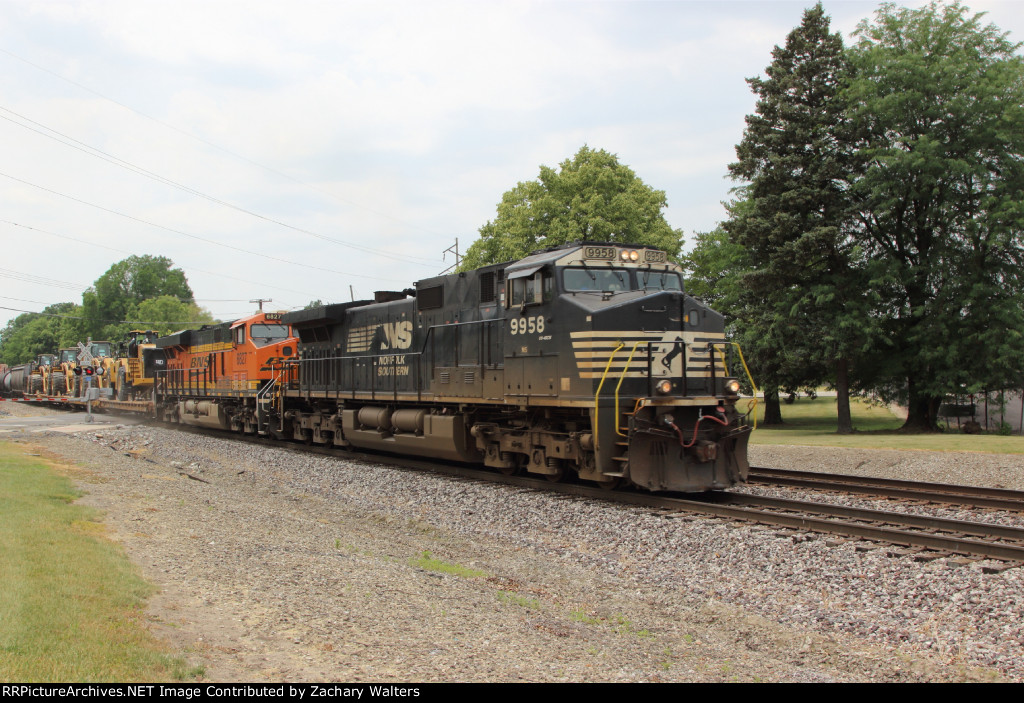 NS 9958 BNSF 6827